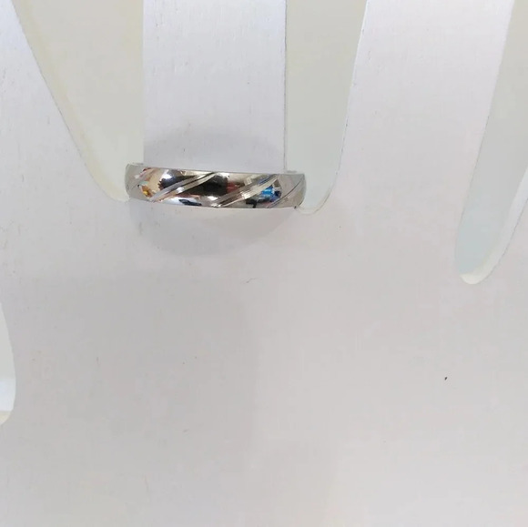 NIB Size 9.5 Minimalist Silver-Tone Stainless Steel Ring - Picture 6 of 6
